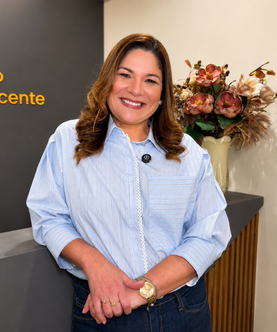 Dra. Rita de Cássia Viegas em atendimento no consultório
